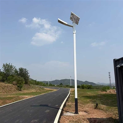 阿克苏路边太阳能路灯安装